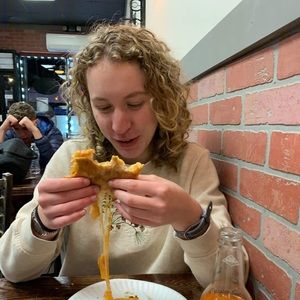 Meet your Posher, Kira